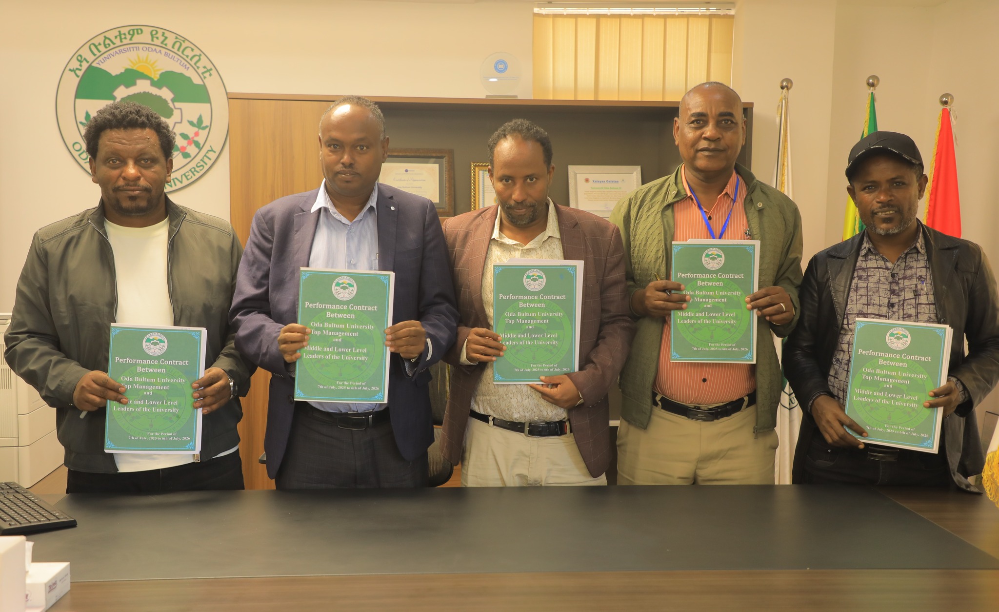 Oda Bultum University’s President Signs Key Performance Indicators (KPI) agreement with Vice Presidents.